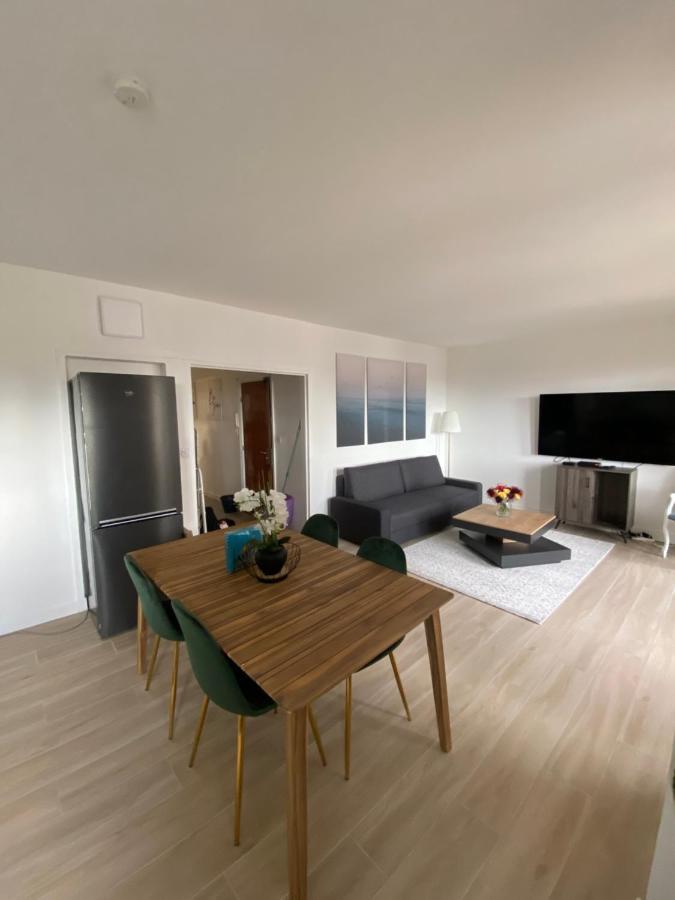Grand Appartement Courbevoie Paris Exteriör bild