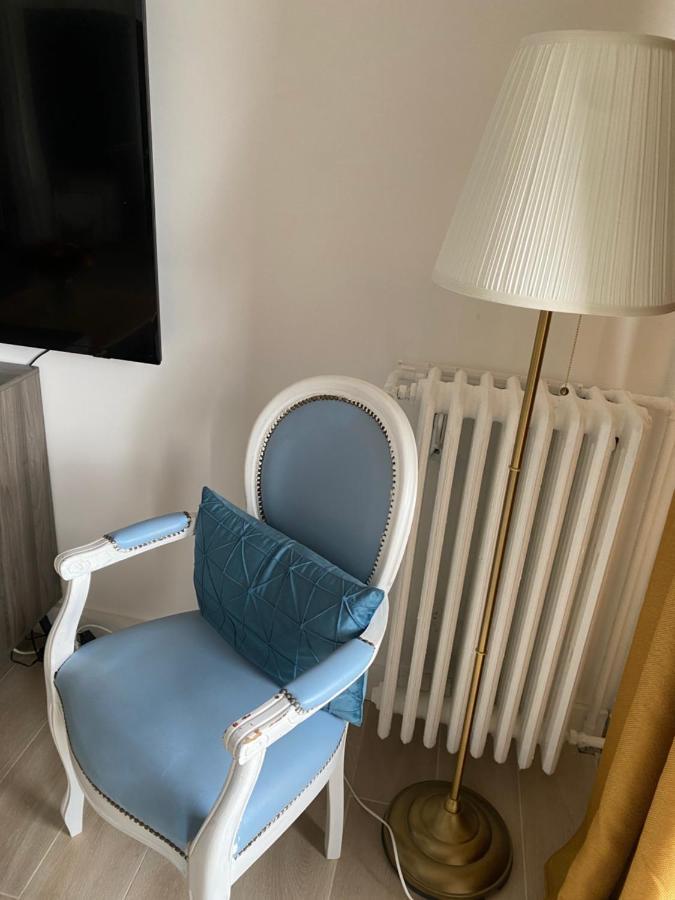 Grand Appartement Courbevoie Paris Exteriör bild