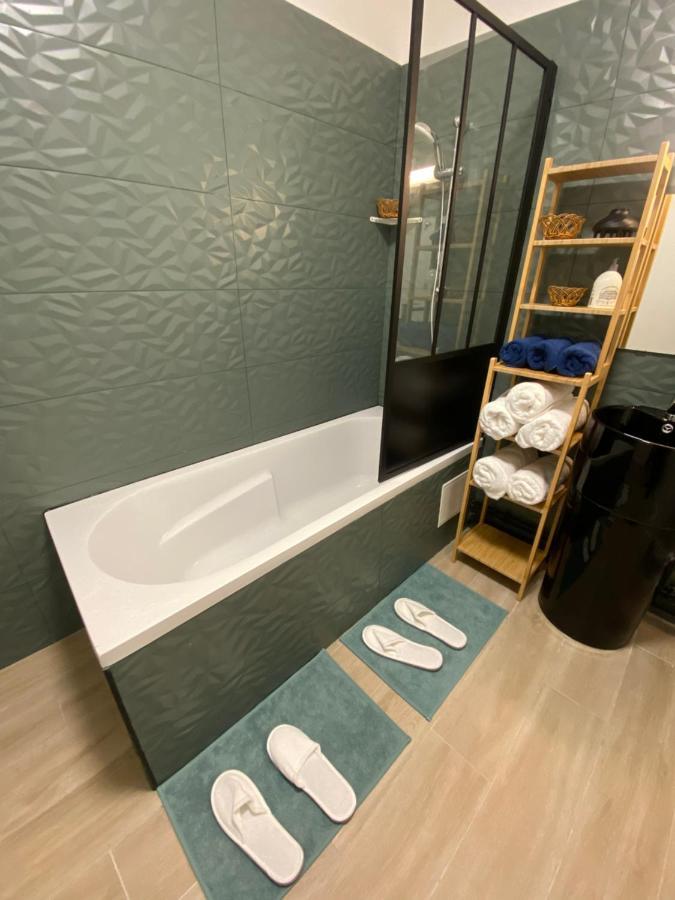 Grand Appartement Courbevoie Paris Exteriör bild