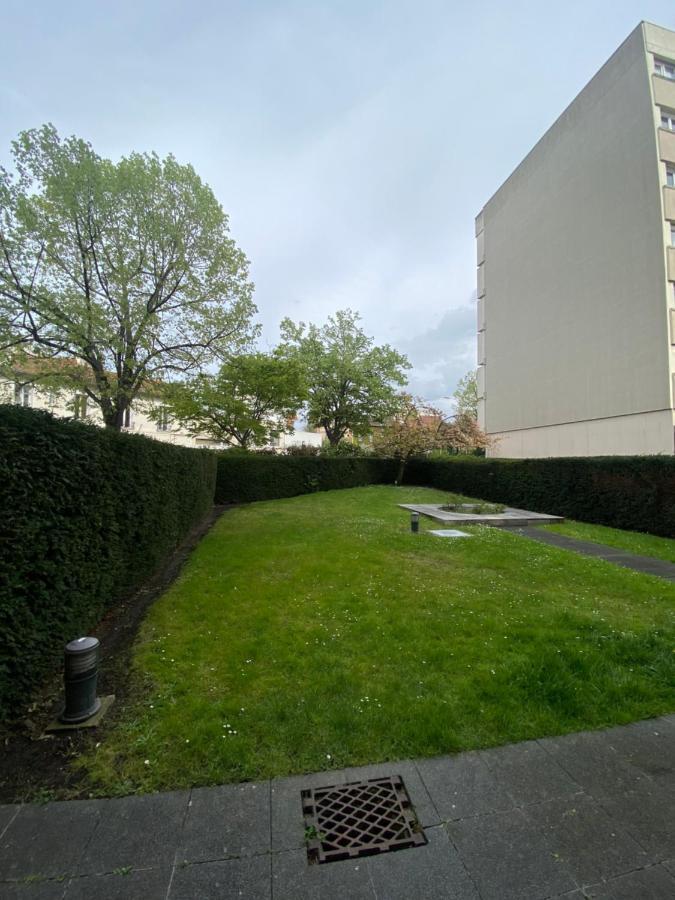 Grand Appartement Courbevoie Paris Exteriör bild