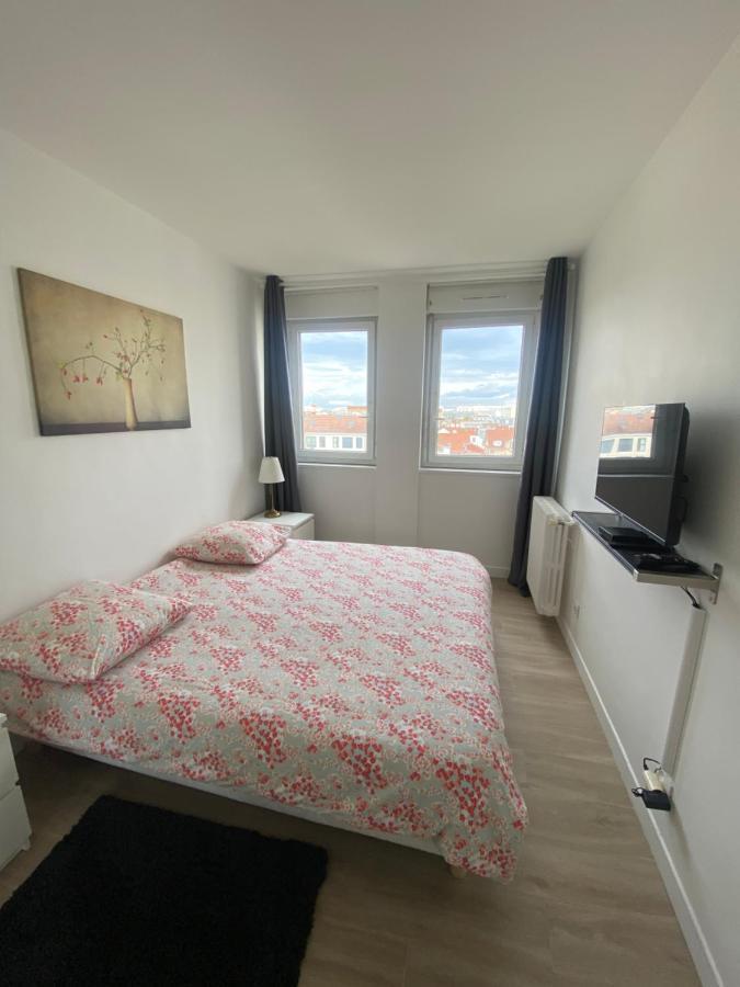 Grand Appartement Courbevoie Paris Exteriör bild