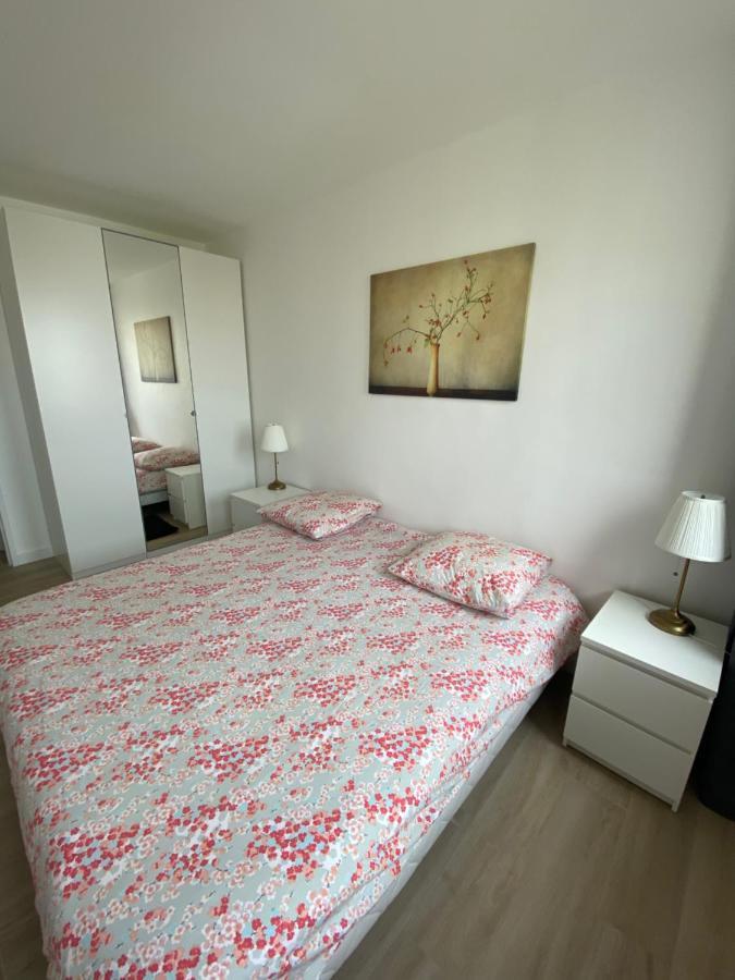 Grand Appartement Courbevoie Paris Exteriör bild
