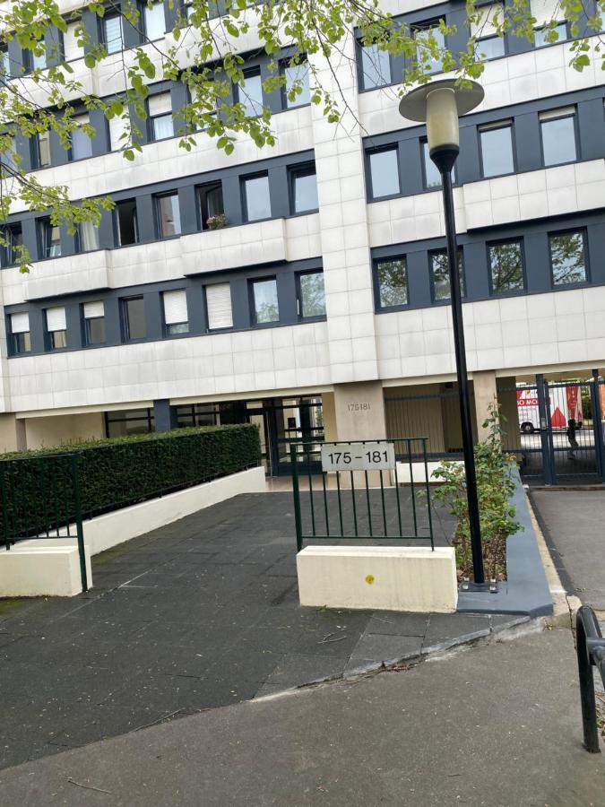Grand Appartement Courbevoie Paris Exteriör bild
